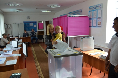 выборы впервые голосующая на избирательном участке № 2292